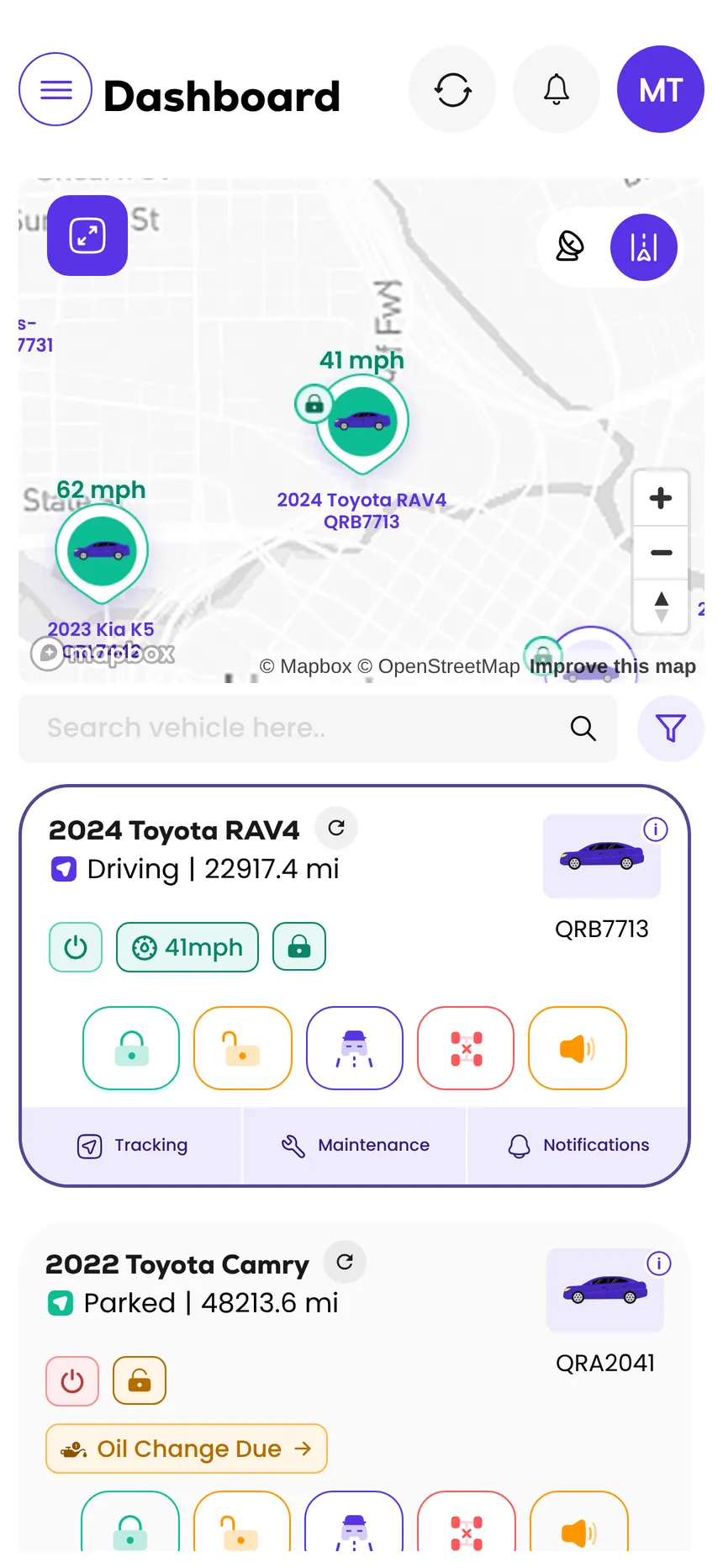 The fleet dashboard on the phone: the map and the vehicle cards